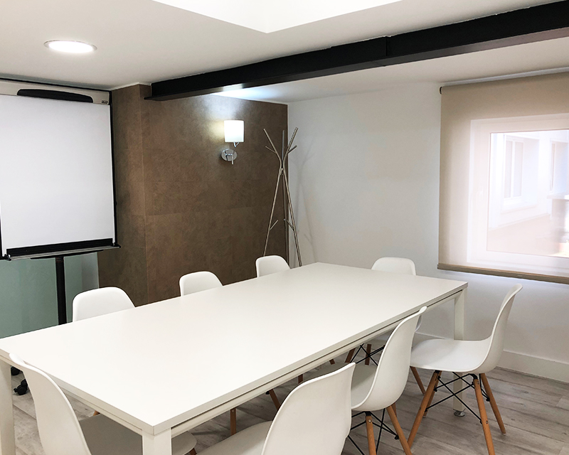 BUSINESS AND WORK Sala de reuniones 1 - 2