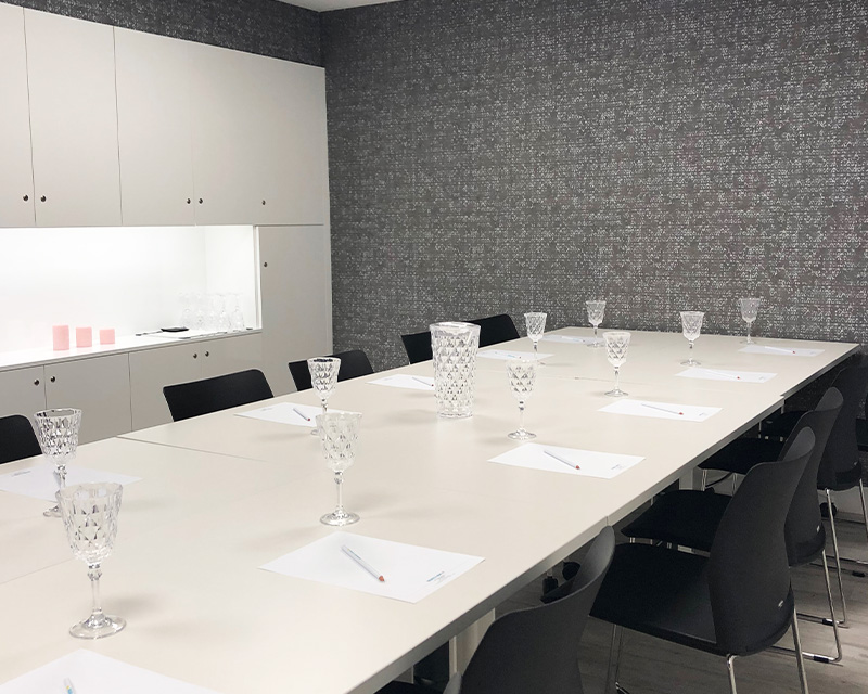 BUSINESS AND WORK Sala de reuniones 2 - 2